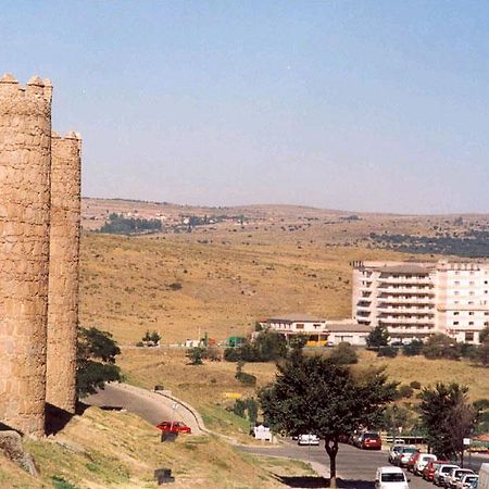 Hotel Sercotel Cuatro Postes Avila Bagian luar foto