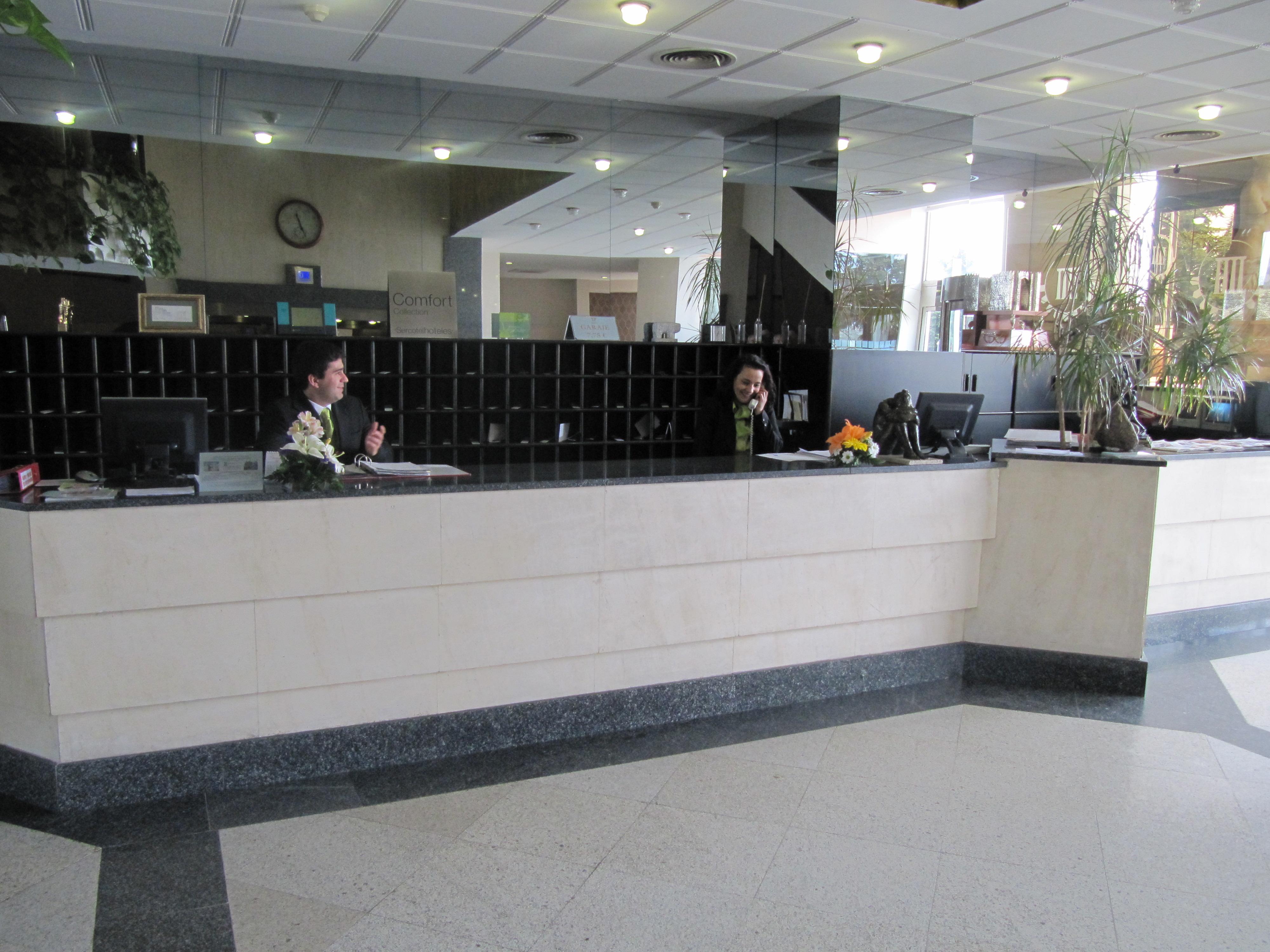 Hotel Sercotel Cuatro Postes Avila Bagian luar foto
