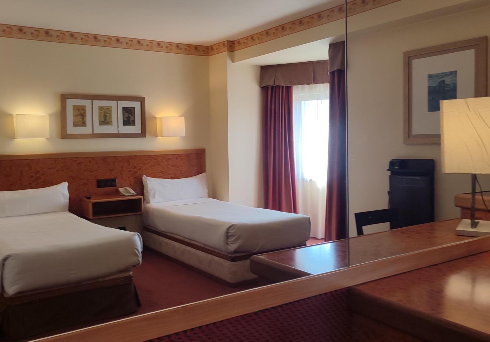 Hotel Sercotel Cuatro Postes Avila Bagian luar foto
