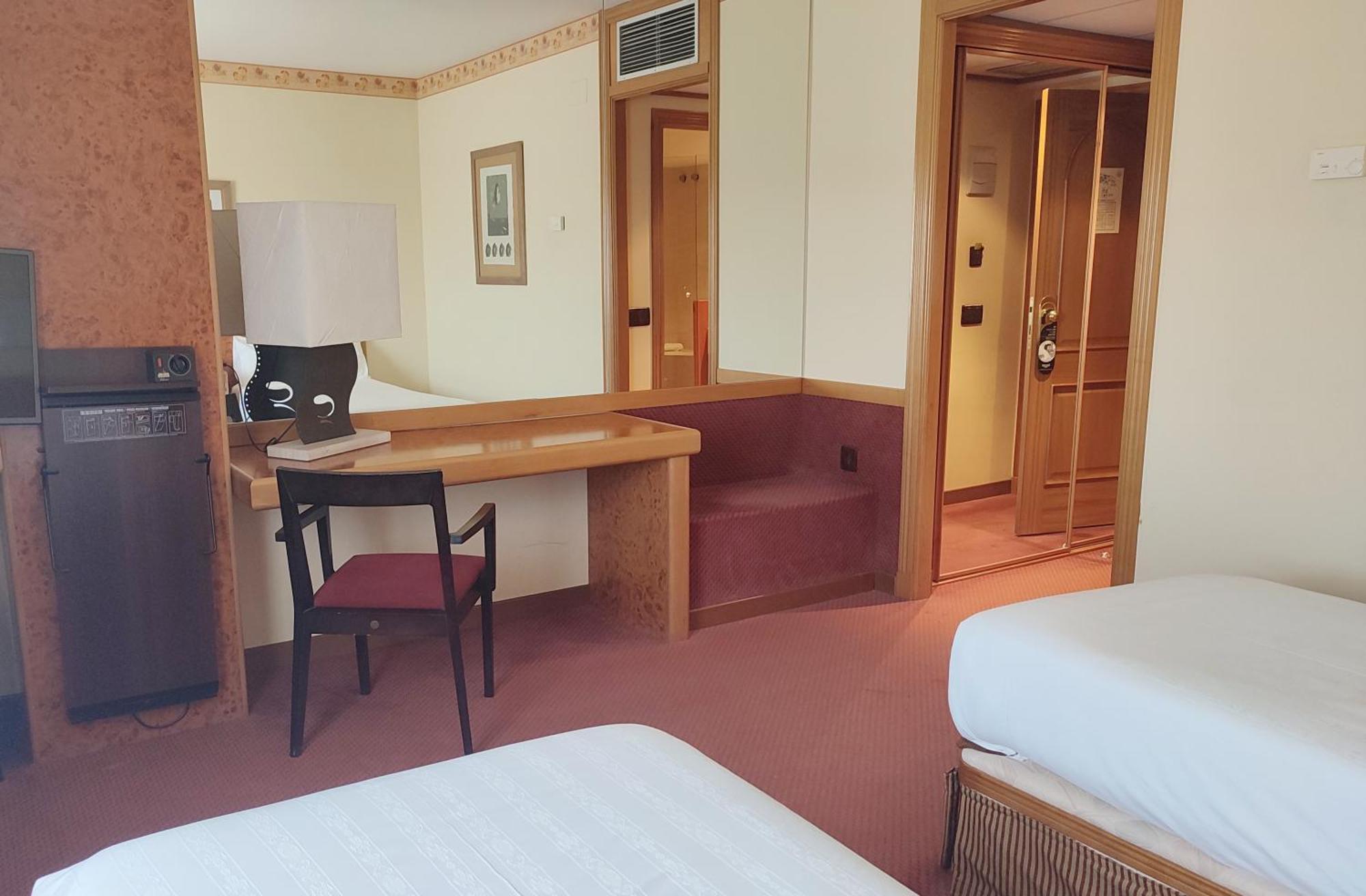 Hotel Sercotel Cuatro Postes Avila Bagian luar foto