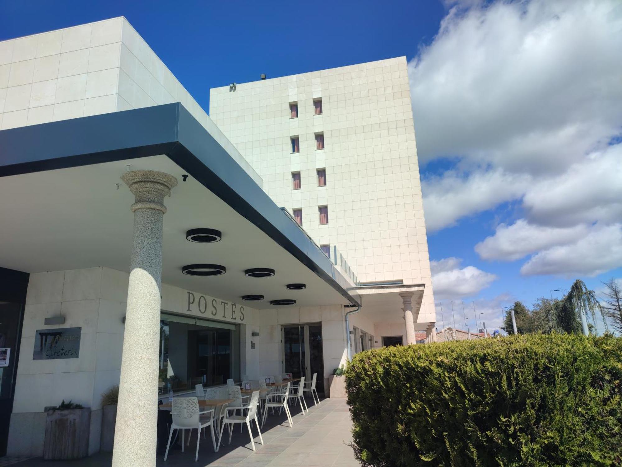 Hotel Sercotel Cuatro Postes Avila Bagian luar foto