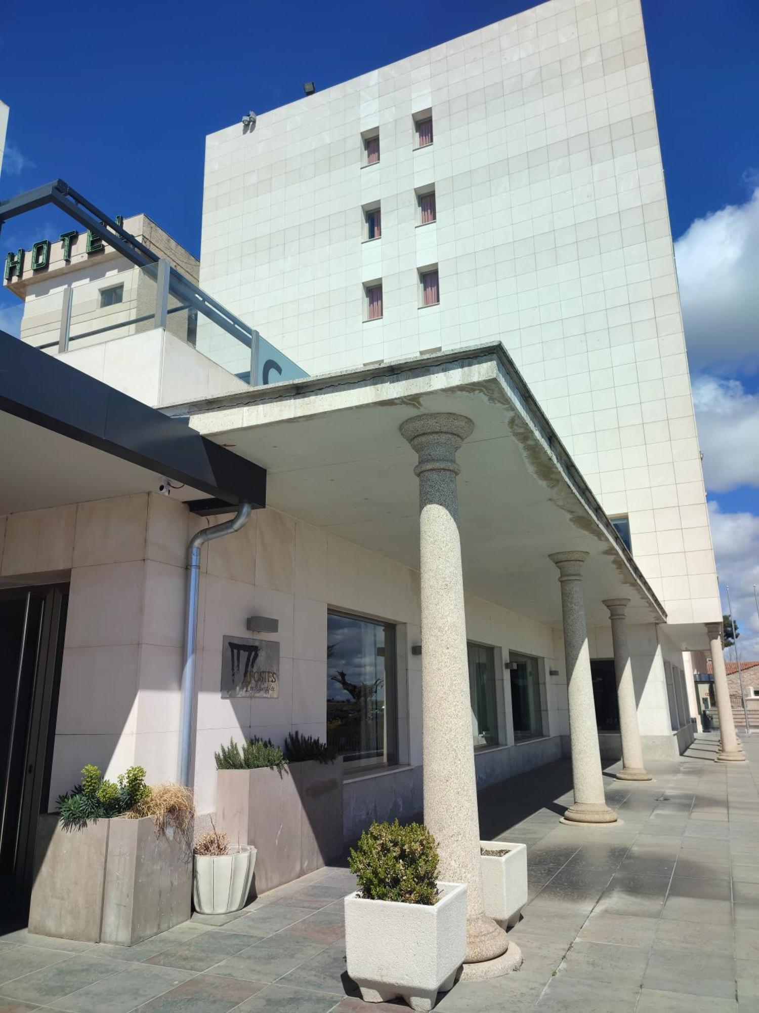 Hotel Sercotel Cuatro Postes Avila Bagian luar foto