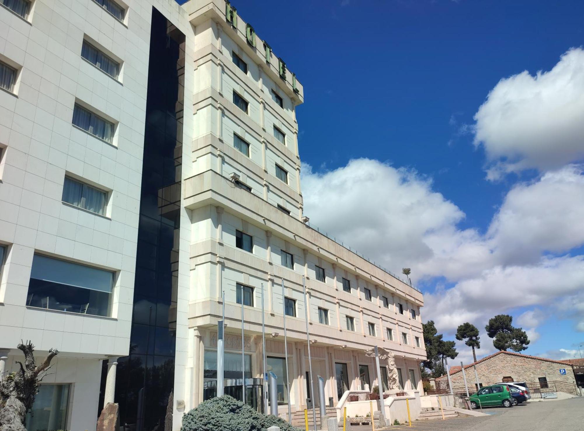 Hotel Sercotel Cuatro Postes Avila Bagian luar foto