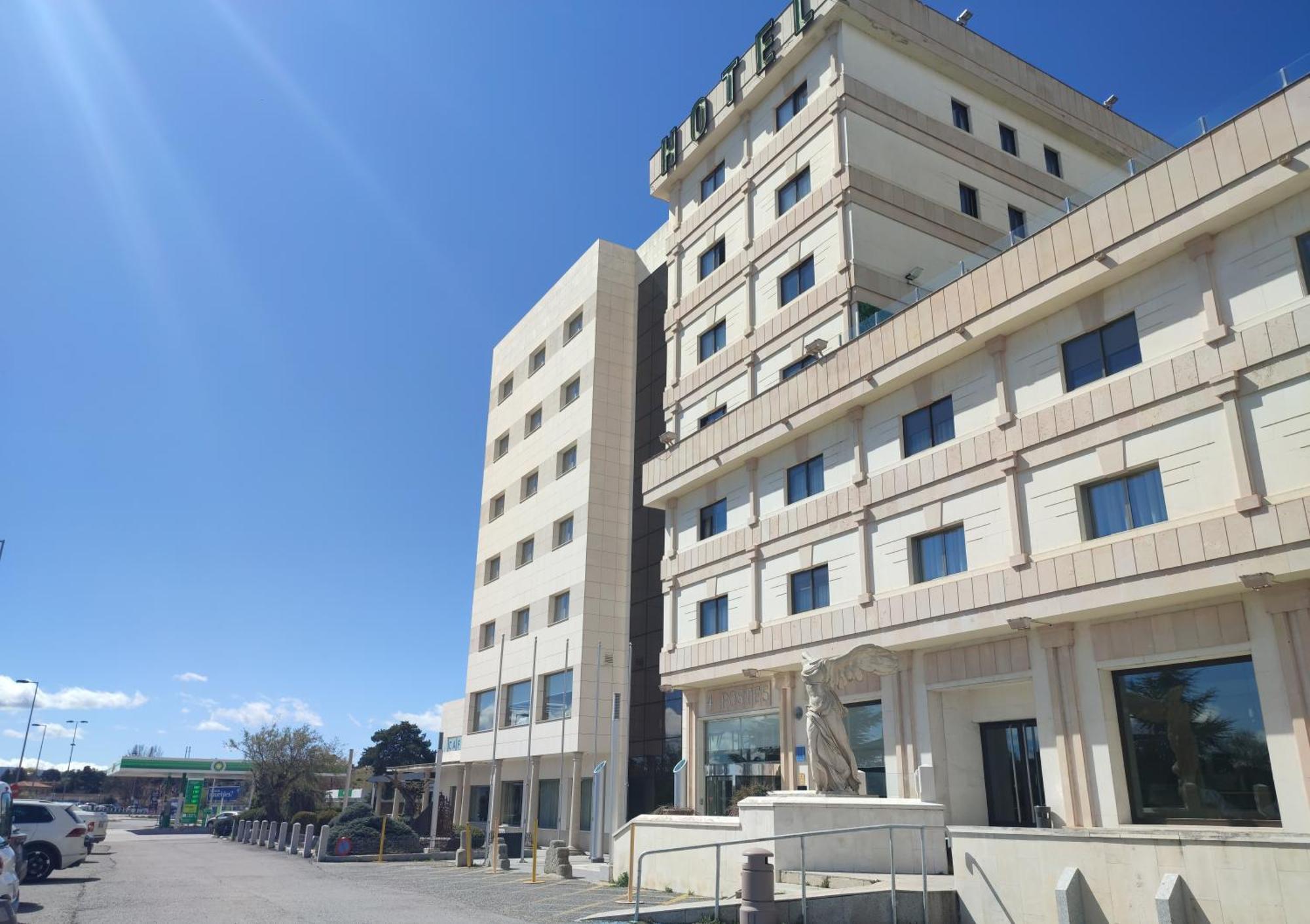 Hotel Sercotel Cuatro Postes Avila Bagian luar foto