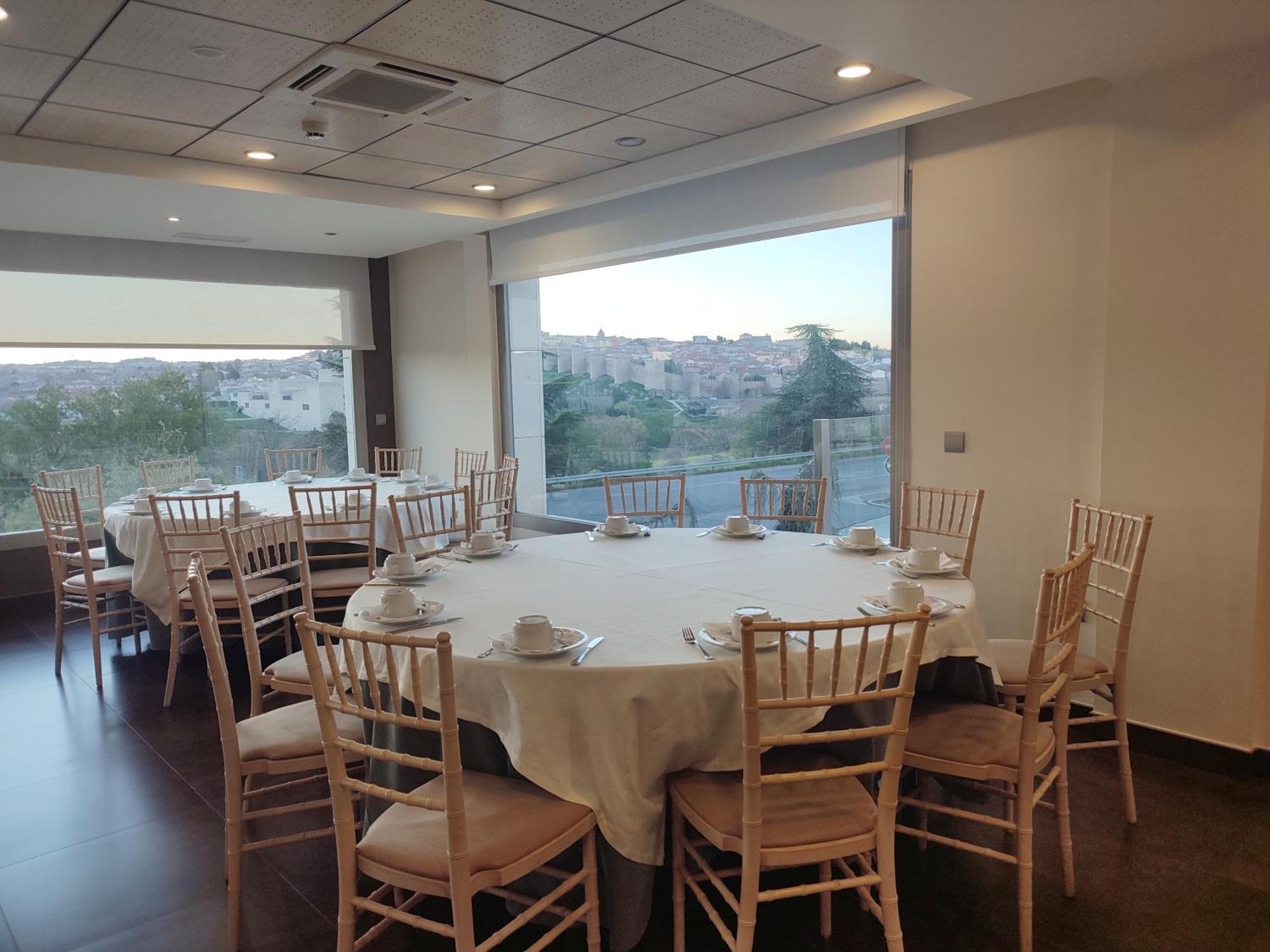 Hotel Sercotel Cuatro Postes Avila Bagian luar foto