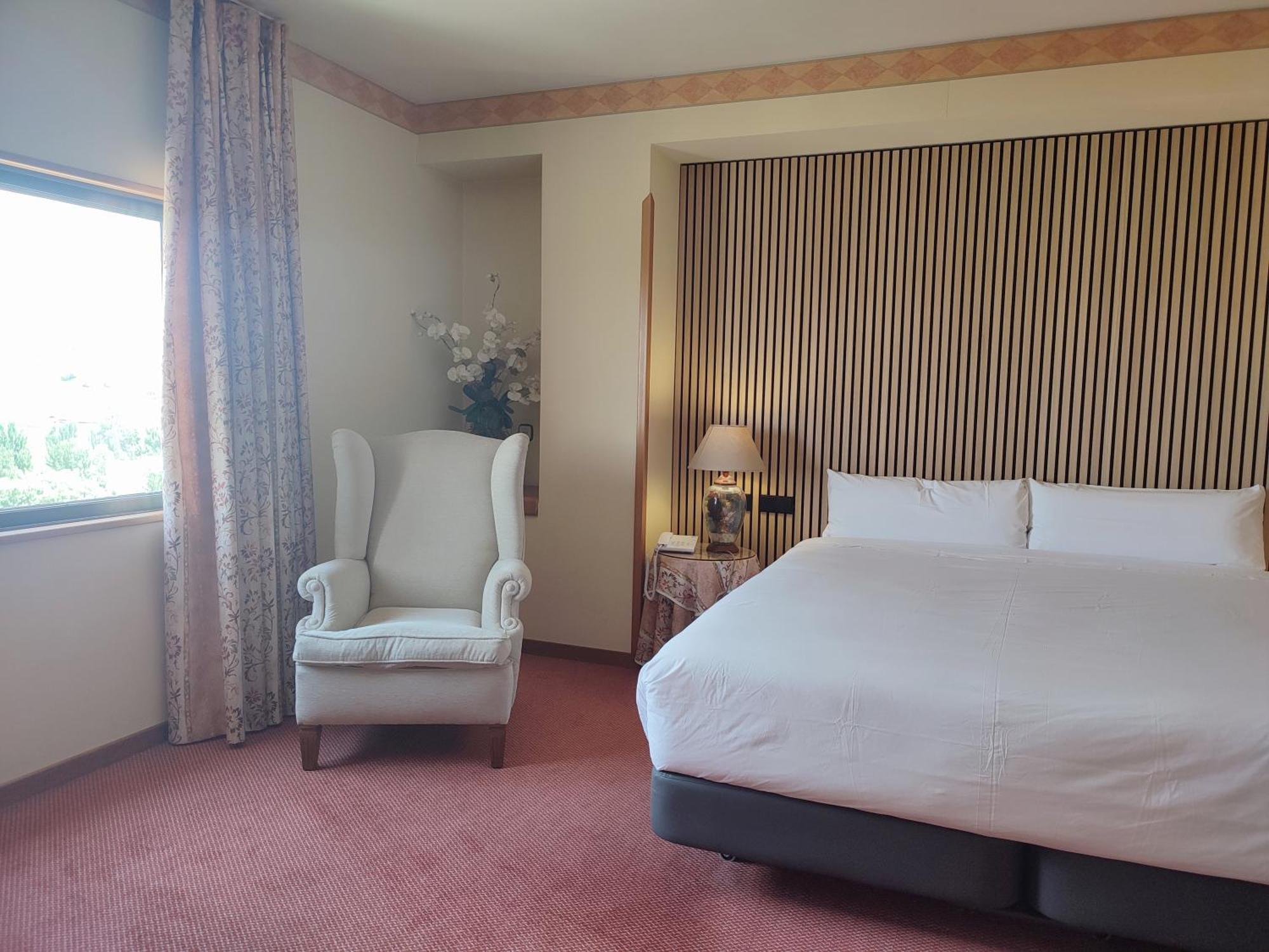 Hotel Sercotel Cuatro Postes Avila Bagian luar foto