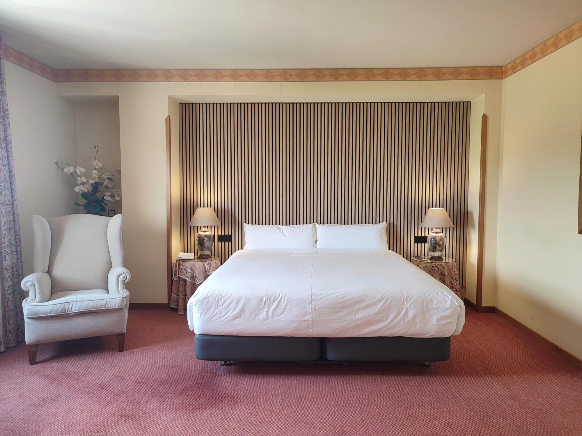 Hotel Sercotel Cuatro Postes Avila Bagian luar foto