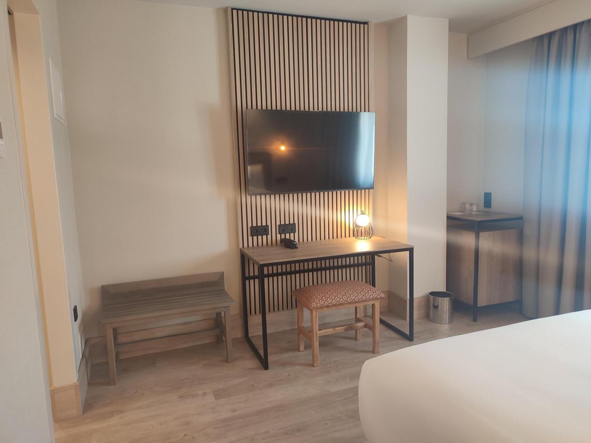 Hotel Sercotel Cuatro Postes Avila Bagian luar foto