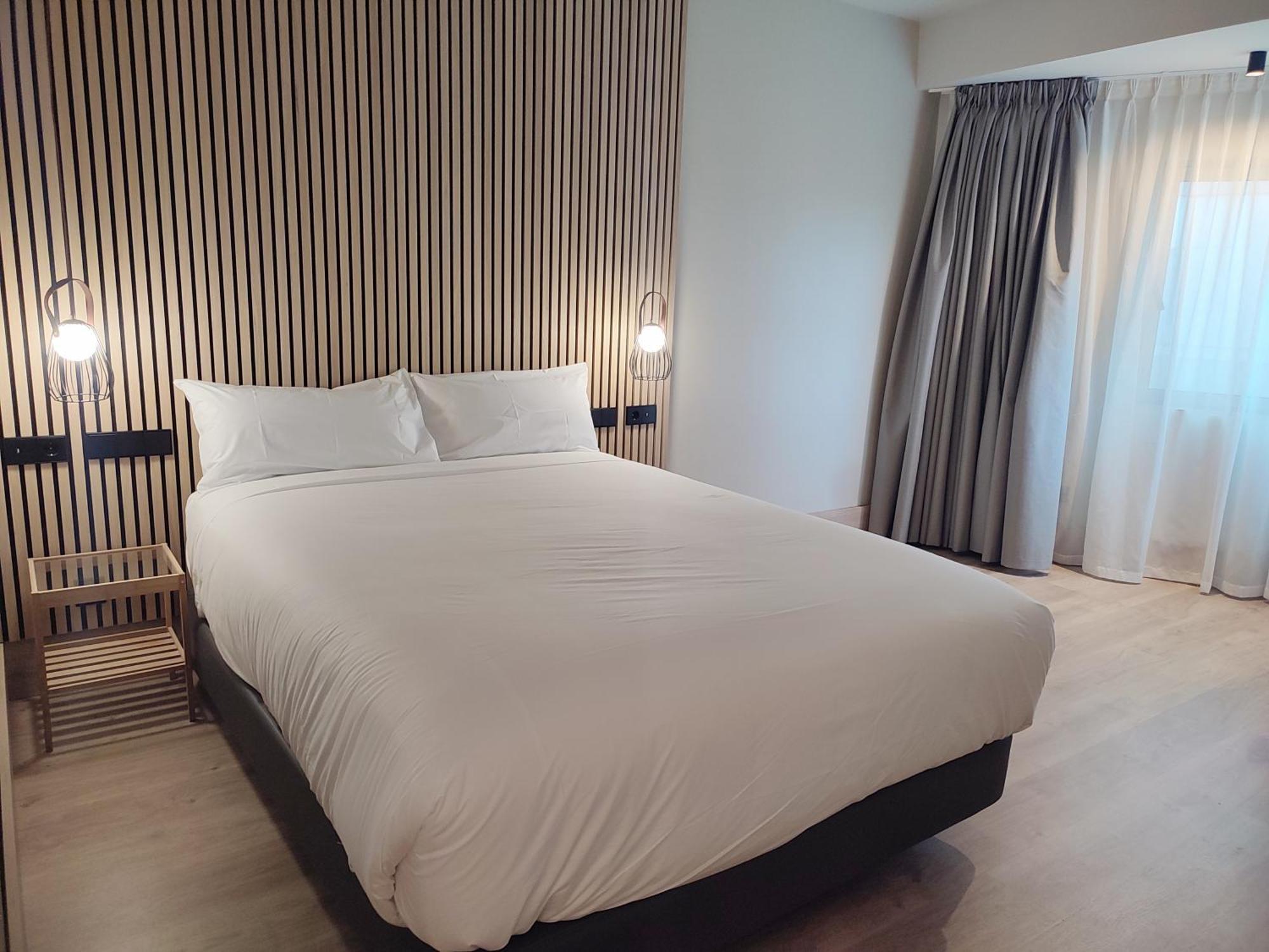 Hotel Sercotel Cuatro Postes Avila Bagian luar foto