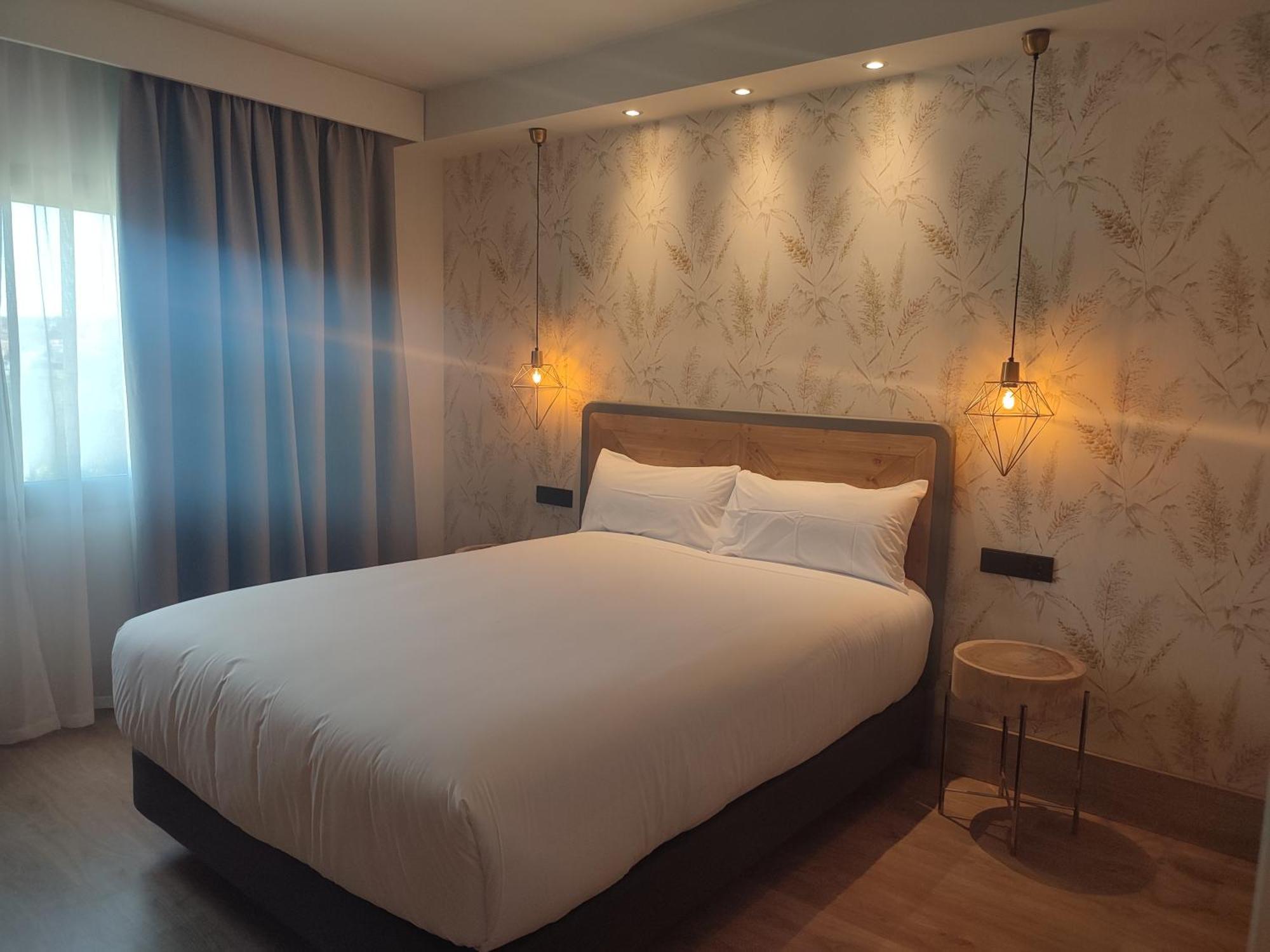 Hotel Sercotel Cuatro Postes Avila Bagian luar foto