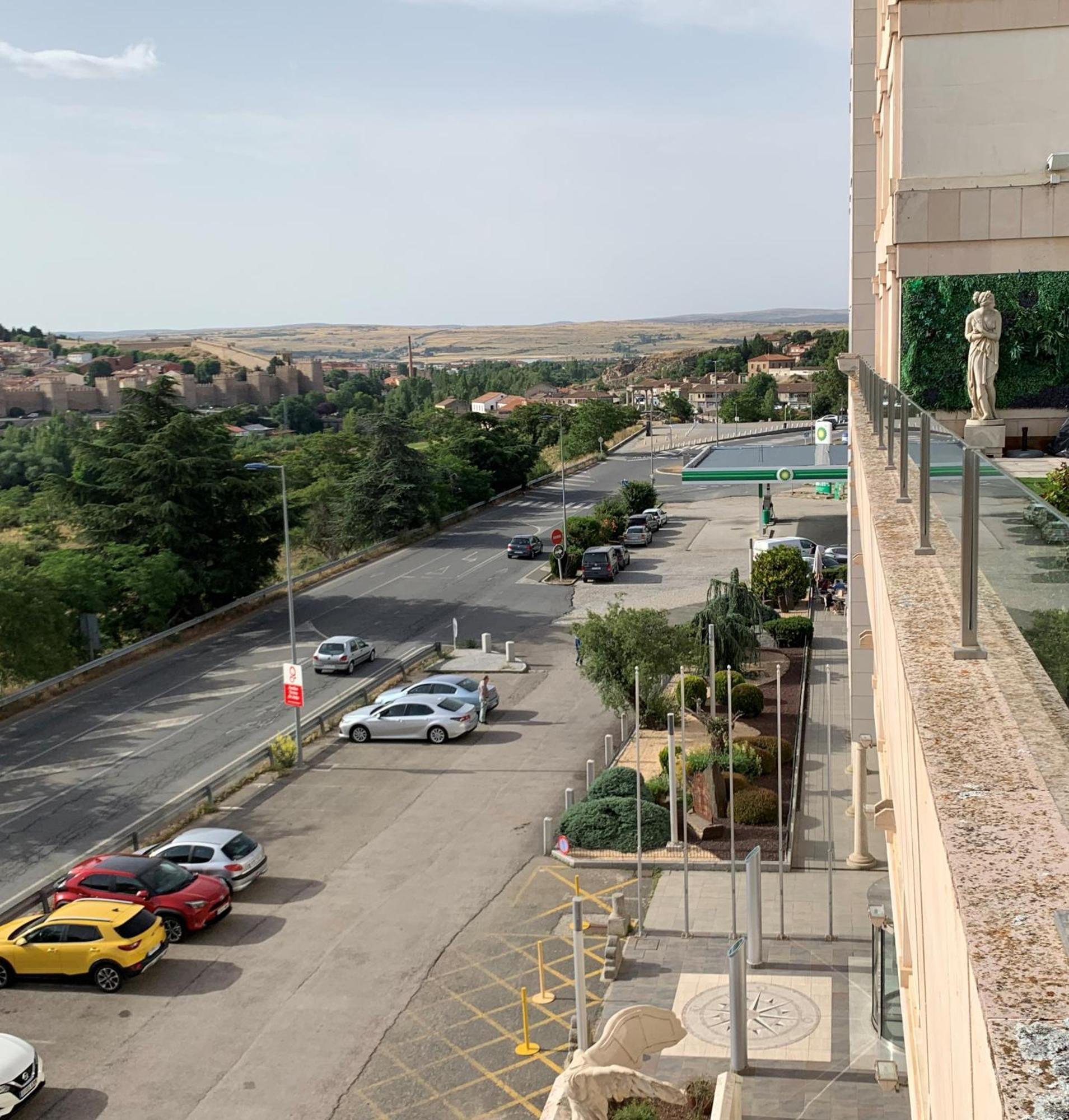Hotel Sercotel Cuatro Postes Avila Bagian luar foto