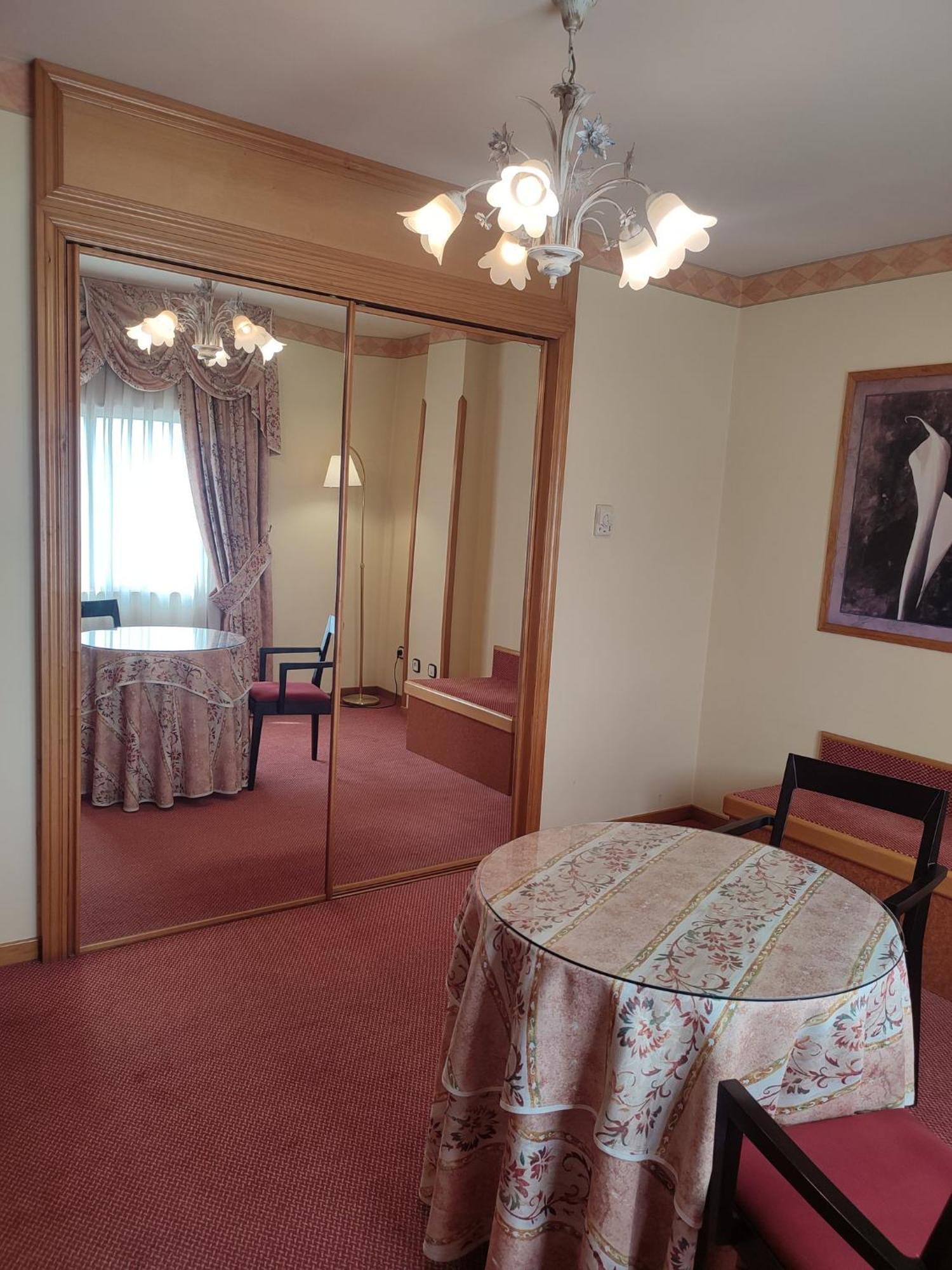 Hotel Sercotel Cuatro Postes Avila Bagian luar foto
