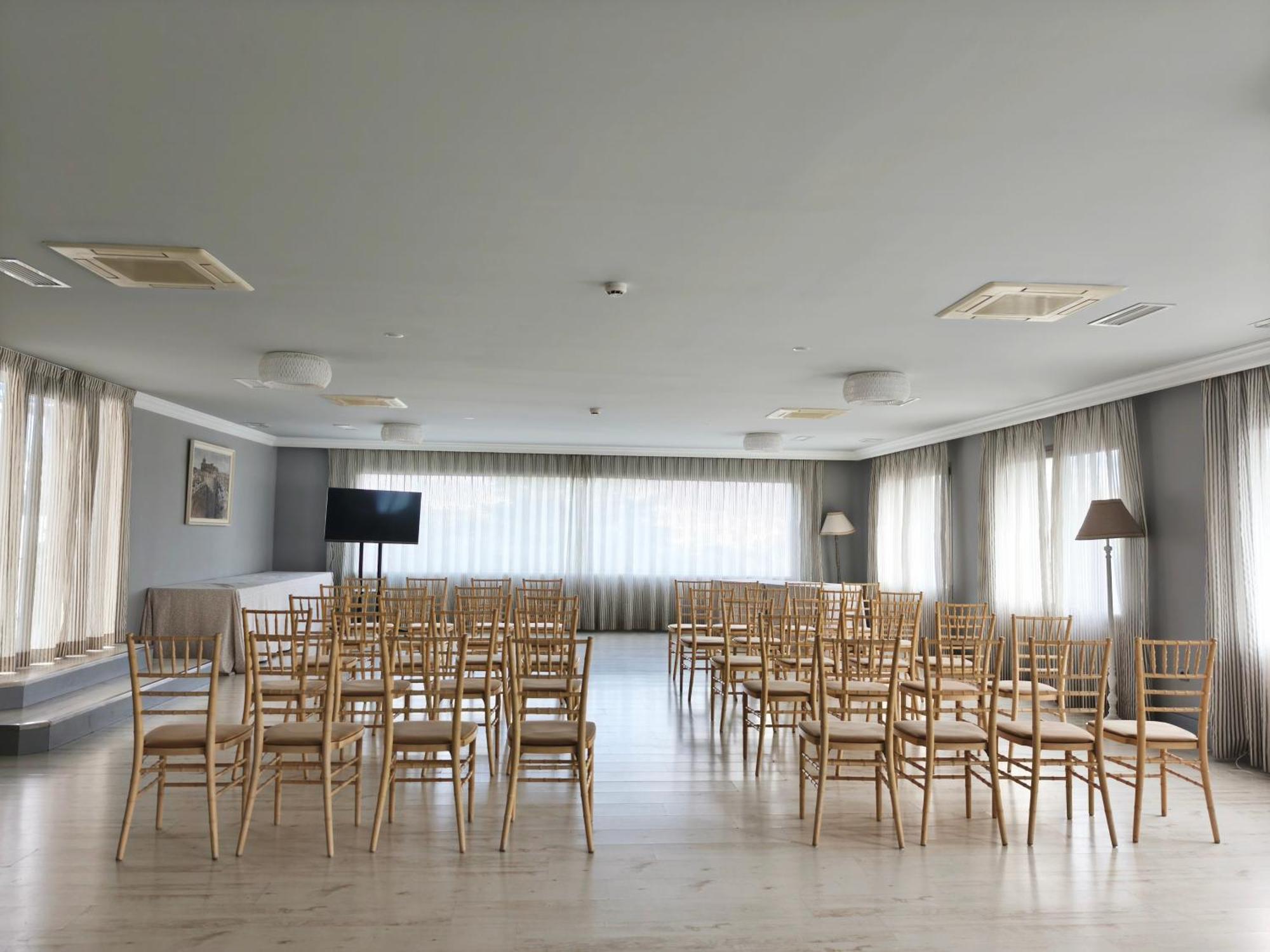 Hotel Sercotel Cuatro Postes Avila Bagian luar foto