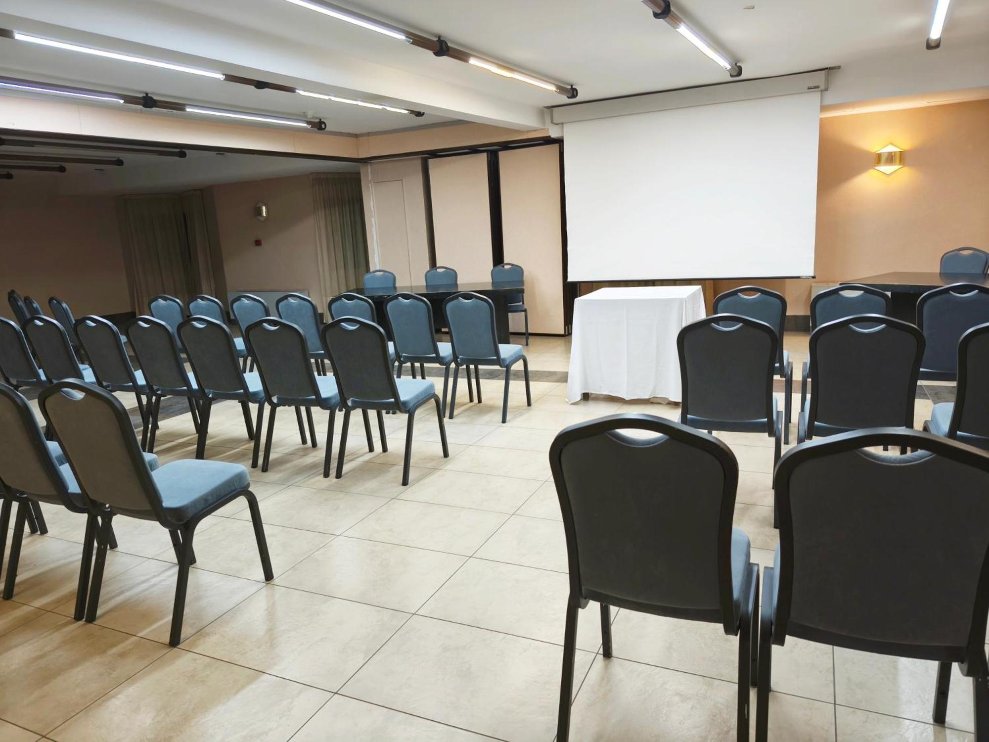Hotel Sercotel Cuatro Postes Avila Bagian luar foto