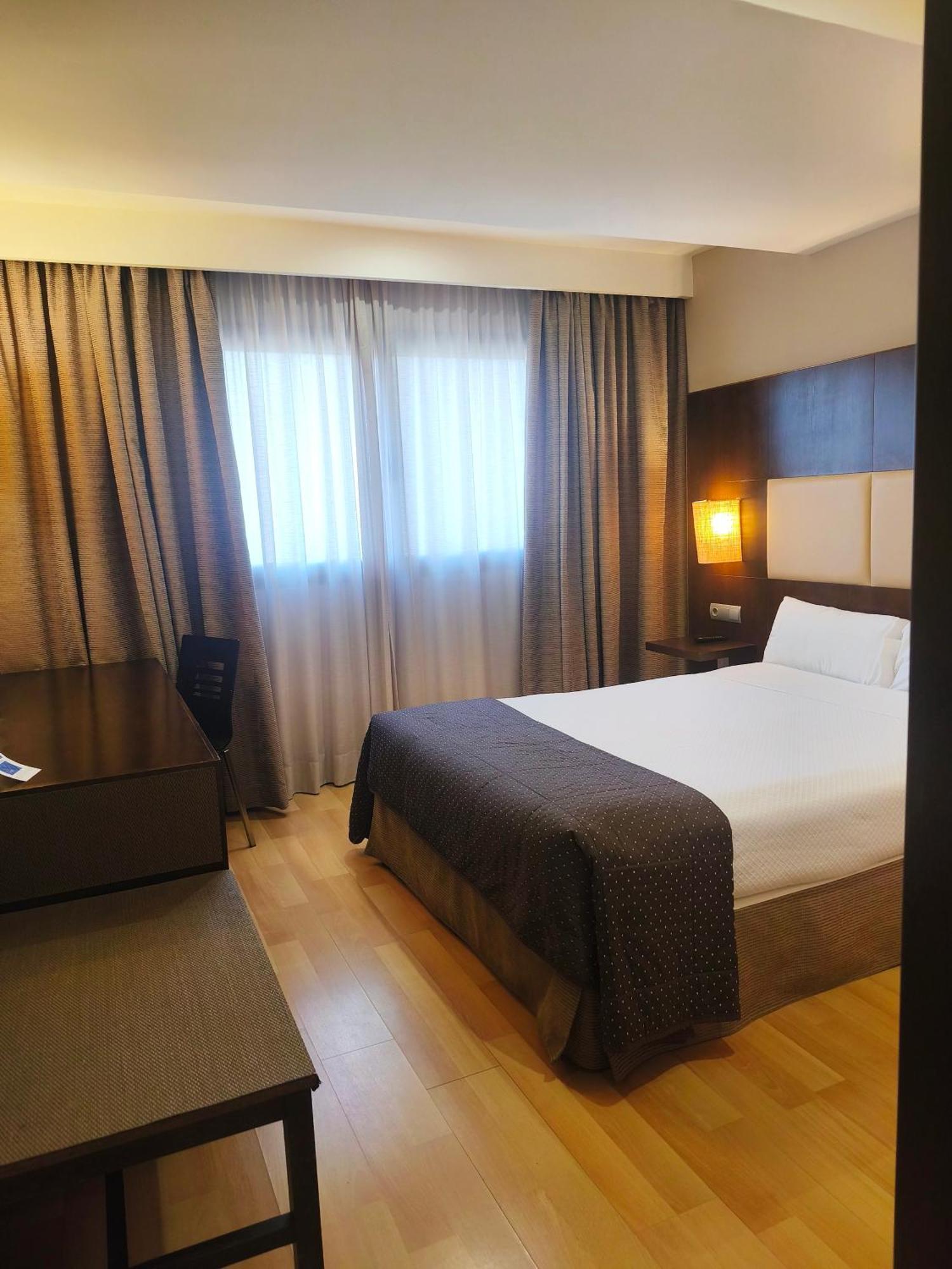 Hotel Sercotel Cuatro Postes Avila Bagian luar foto