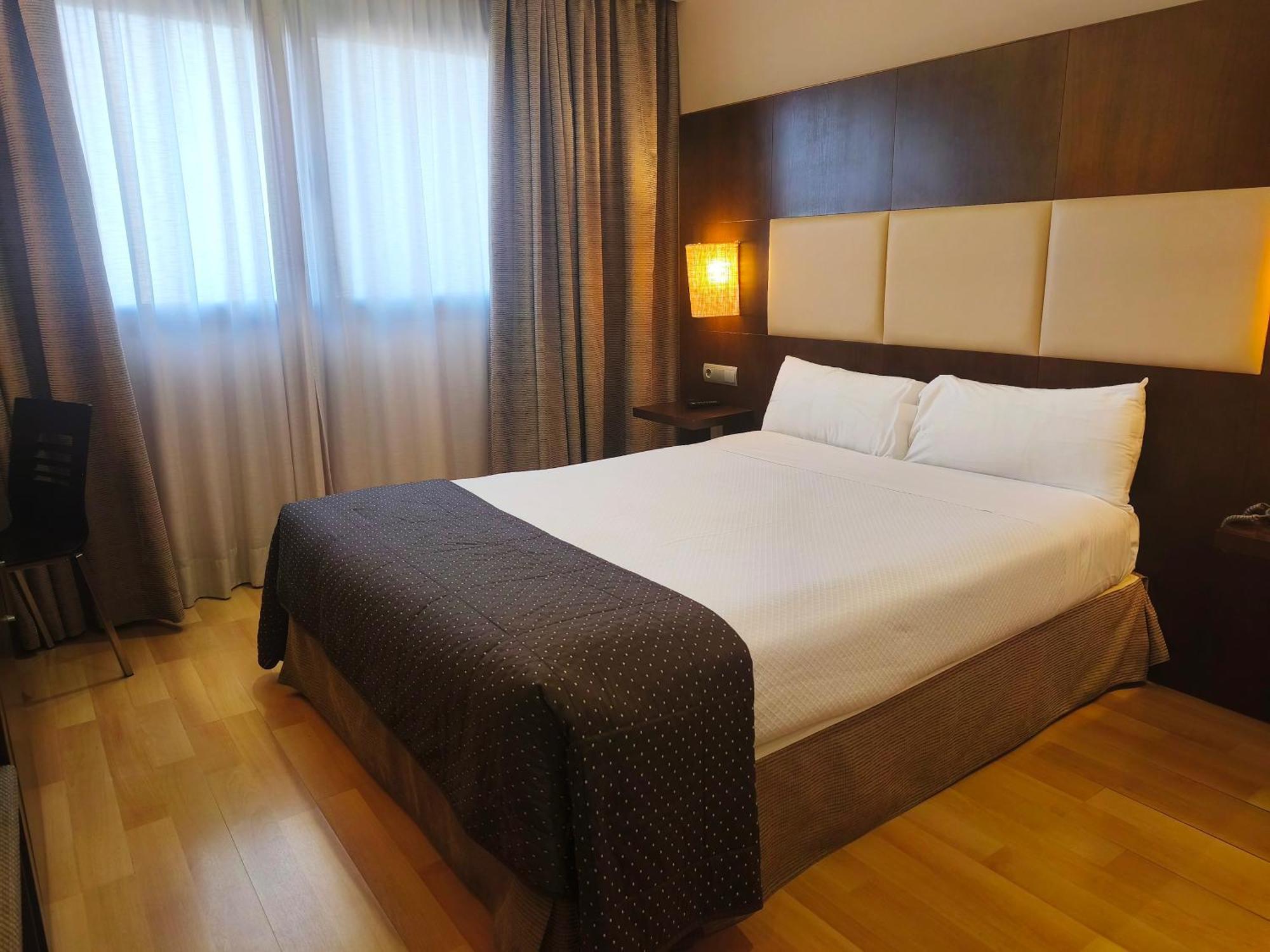 Hotel Sercotel Cuatro Postes Avila Bagian luar foto