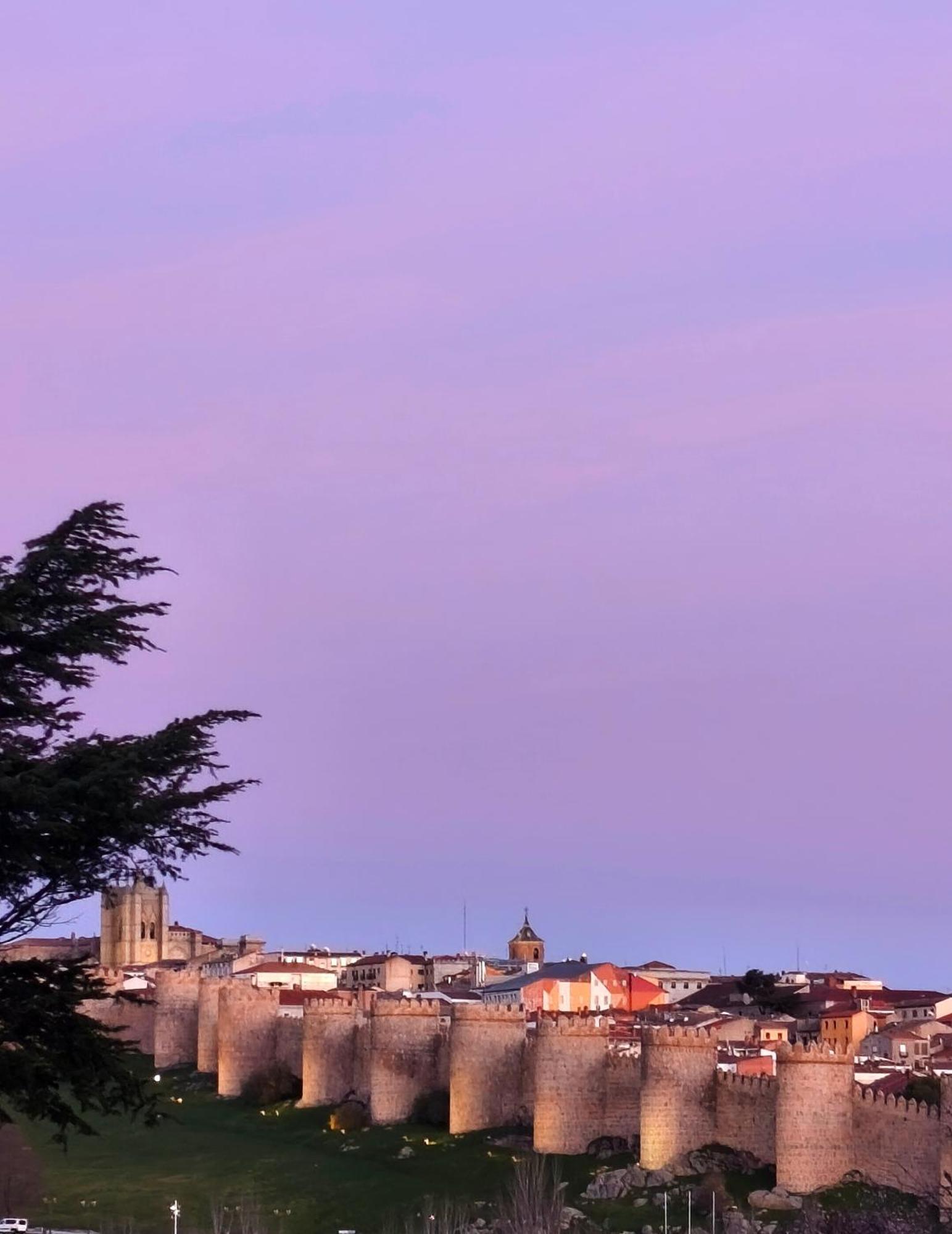 Hotel Sercotel Cuatro Postes Avila Bagian luar foto