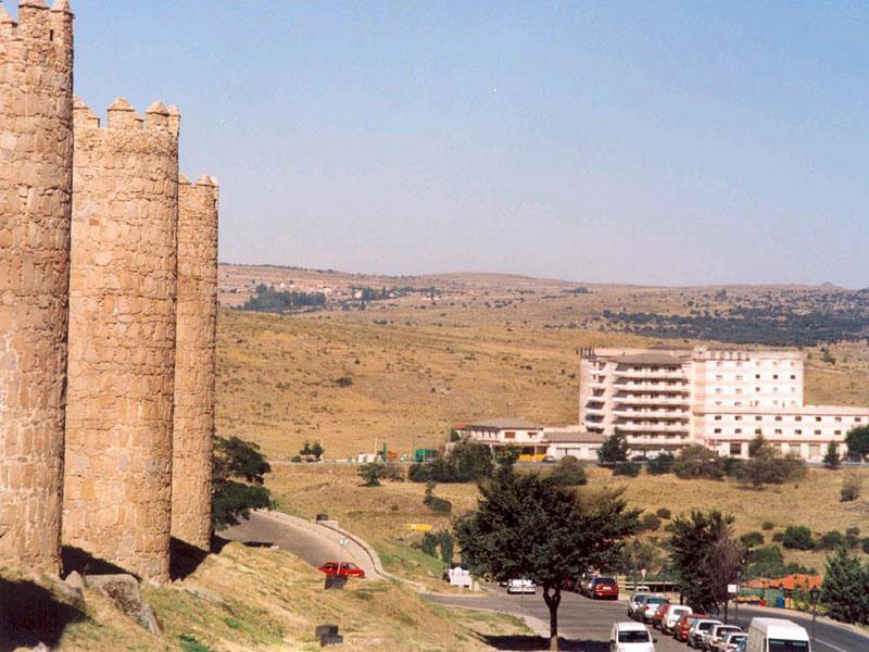 Hotel Sercotel Cuatro Postes Avila Bagian luar foto
